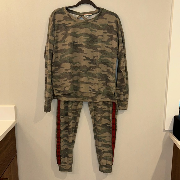 P.J. Salvage Camo Lounge/Pajama Set Size M - Picture 1 of 13